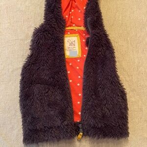Mini Boden fuzzy vest